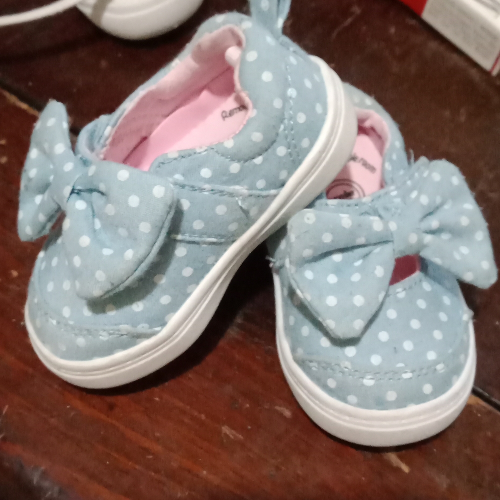 Size C2 little light blue with white polka dot sneakers with velcro